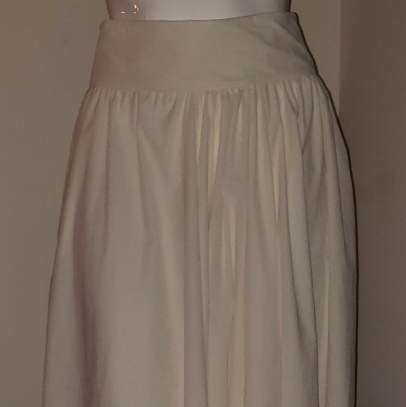 White Plus size maxi skirt - Picture 3 of 5
